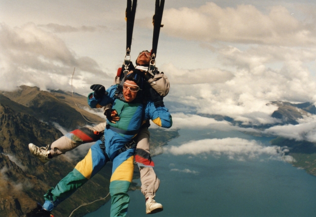  Salto en tándem sobre un lago 